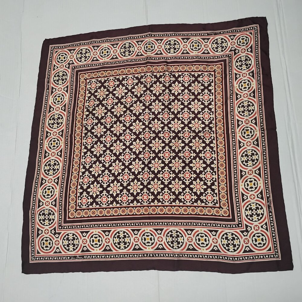 ❤️Amazing Nwot VERA BRADLEY Medallion Pattern Silk Scarf 26x27
